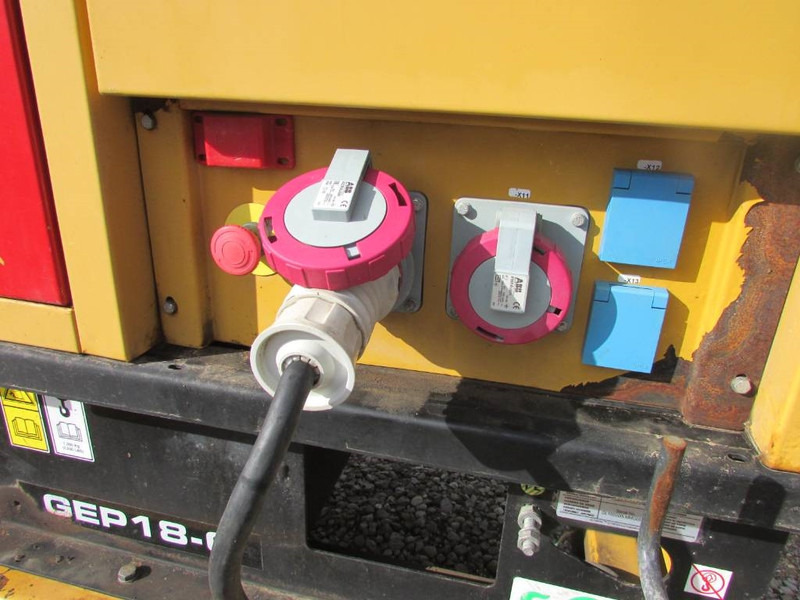 Olympian GEP 18-6 Lichtmast Zeppelin Lichtgiraffe Anhänger - Lichtmasten: das Bild 4 Olympian GEP 18-6 Lichtmast Zeppelin Lichtgiraffe Anhänger - Lichtmasten: das Bild 4