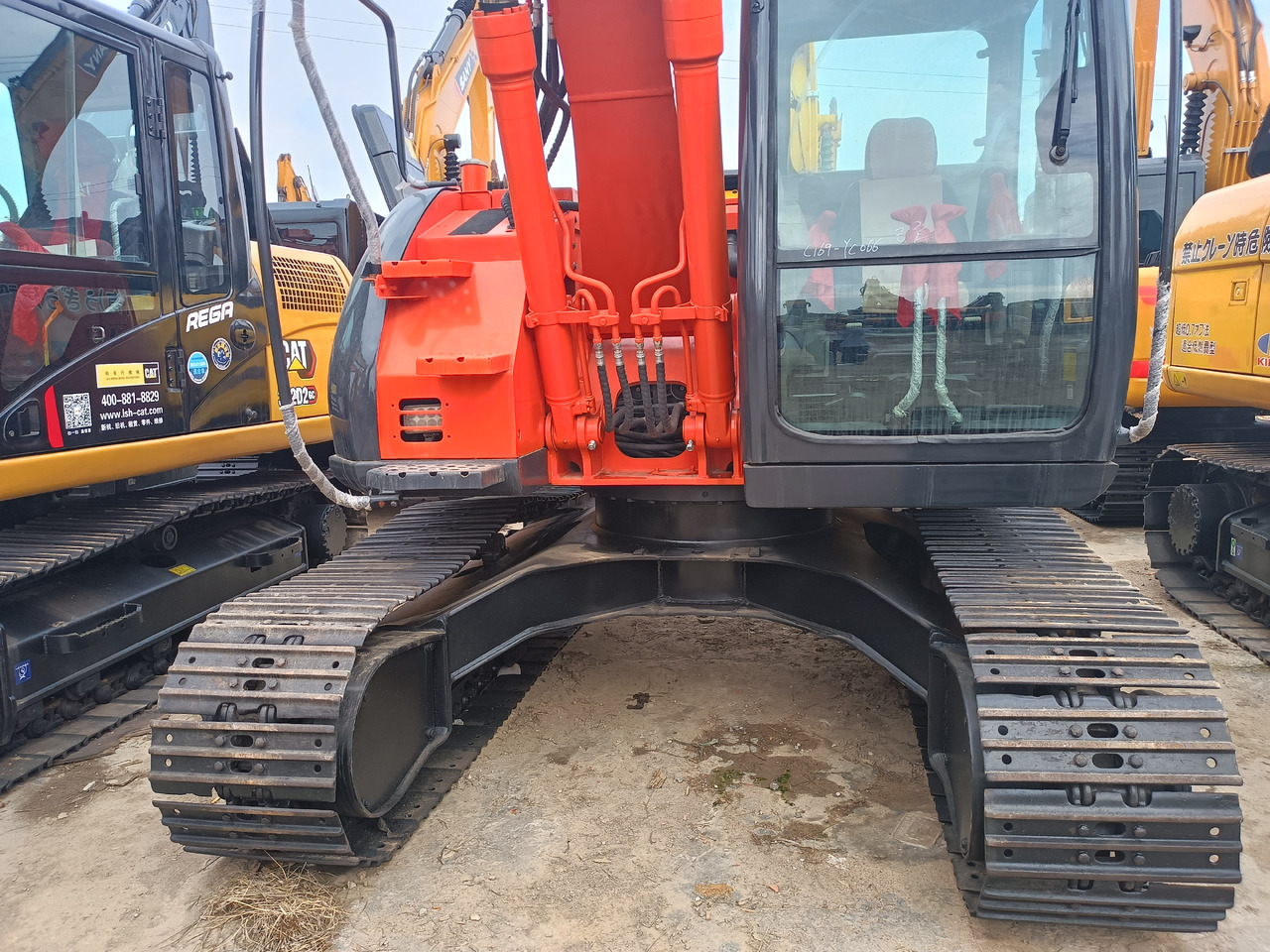 HITACHI ZX135 - Kettenbagger: das Bild 2 HITACHI ZX135 - Kettenbagger: das Bild 2