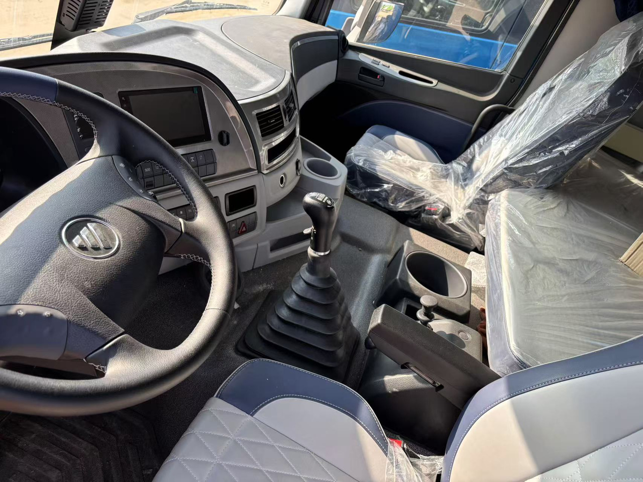 AUMAN - Sattelzugmaschine: das Bild 3 AUMAN - Sattelzugmaschine: das Bild 3