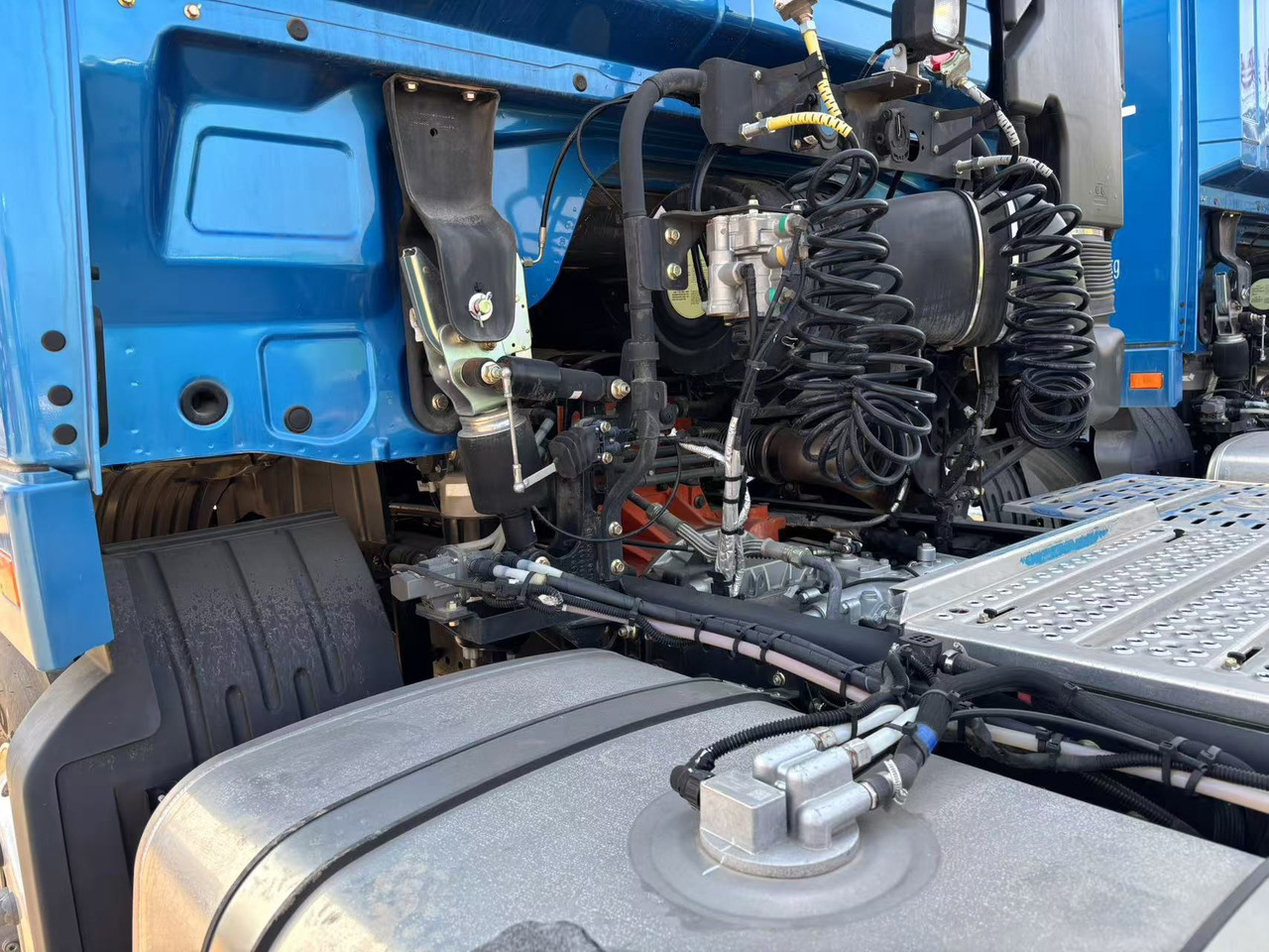 AUMAN - Sattelzugmaschine: das Bild 5 AUMAN - Sattelzugmaschine: das Bild 5