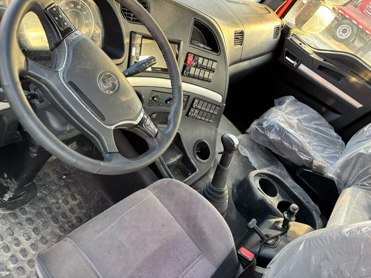 SHACMAN - Sattelzugmaschine: das Bild 4 SHACMAN - Sattelzugmaschine: das Bild 4