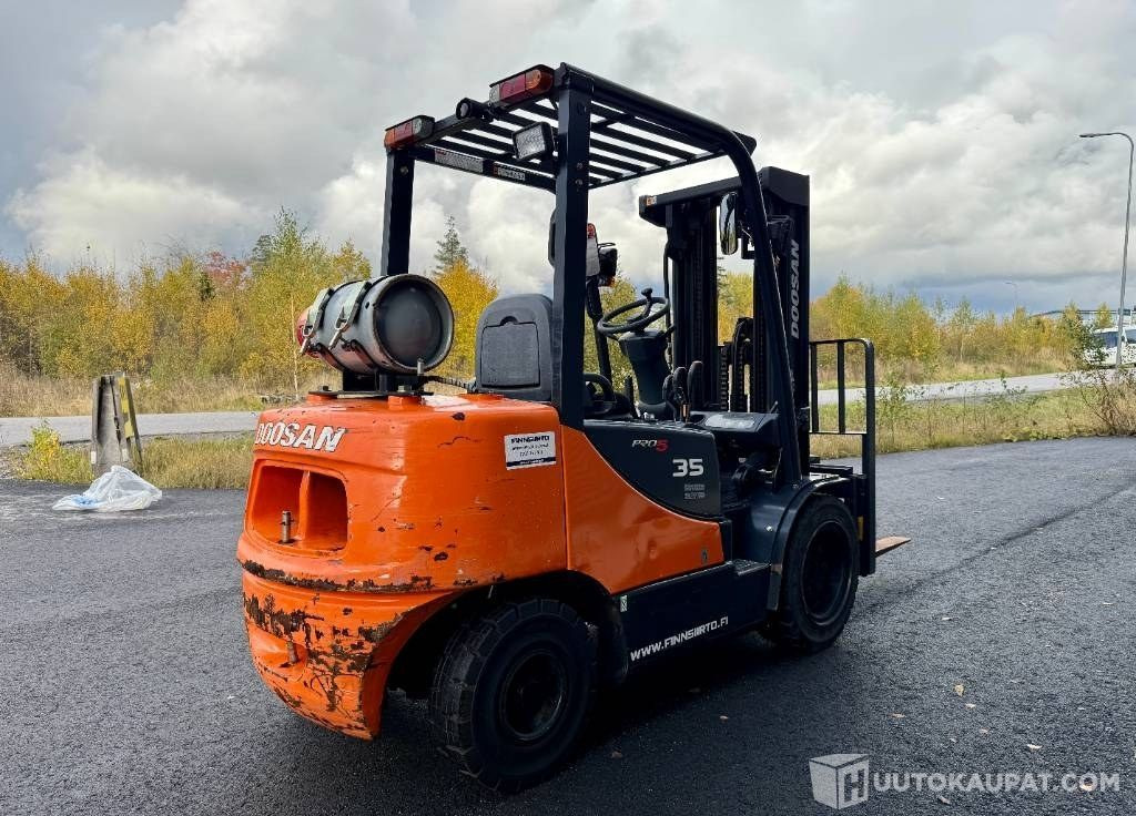 Doosan G 35 C-5, 2009, 3 870 h Kaasutrukki, Lieto - Treibgasstapler: das Bild 4 Doosan G 35 C-5, 2009, 3 870 h Kaasutrukki, Lieto - Treibgasstapler: das Bild 4