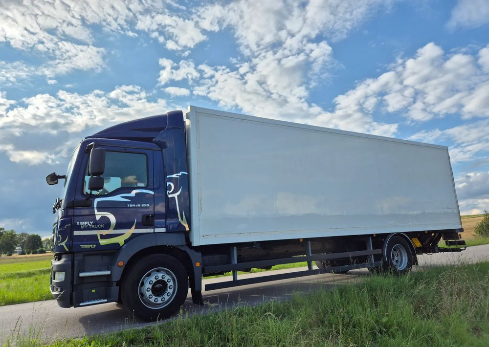 MAN TGM 18.250 Carrier 1950 D/E z Holandii / TOP STAN / 7.5m / 18 palet / winda + drzwi boczne / OKAZJA - Kühlkoffer LKW: das Bild 2 MAN TGM 18.250 Carrier 1950 D/E z Holandii / TOP STAN / 7.5m / 18 palet / winda + drzwi boczne / OKAZJA - Kühlkoffer LKW: das Bild 2