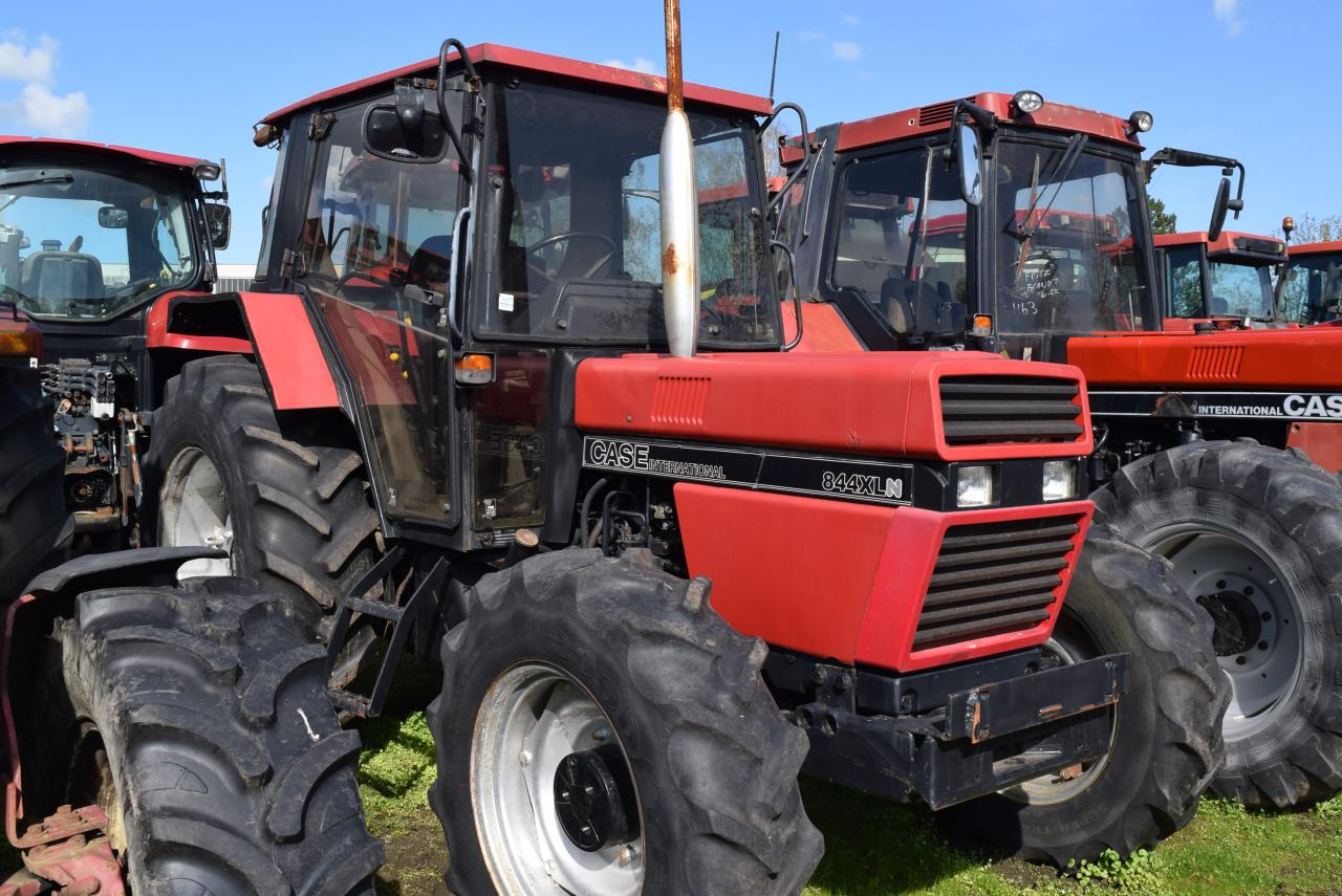 Case-IH 844 XLN - Traktor: das Bild 1 Case-IH 844 XLN - Traktor: das Bild 1