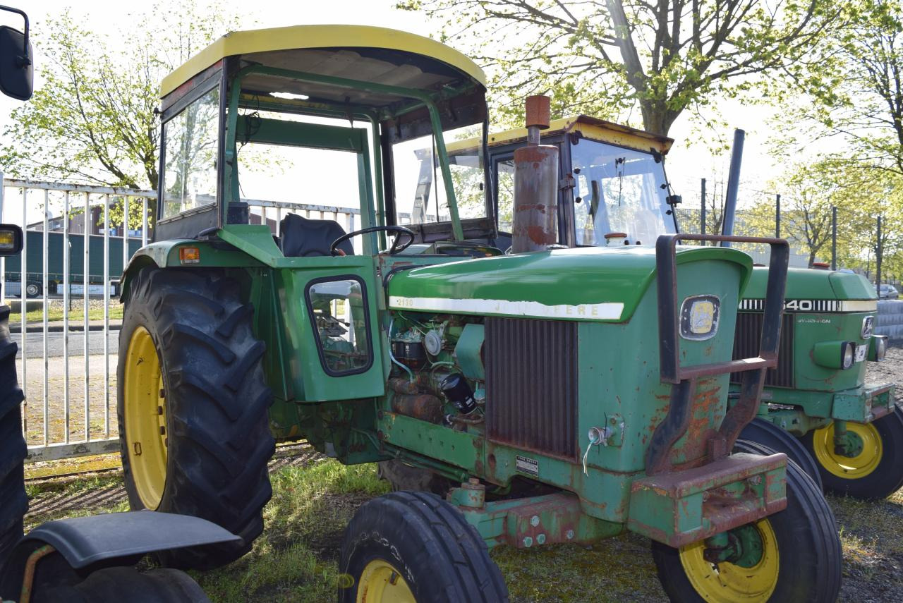 John Deere 2130 - Traktor: das Bild 2 John Deere 2130 - Traktor: das Bild 2