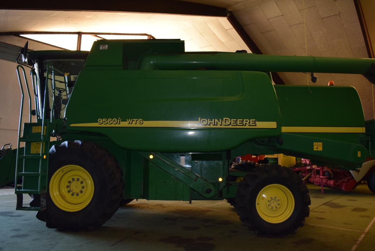 John Deere 9560 i WTS - Mähdrescher: das Bild 1 John Deere 9560 i WTS - Mähdrescher: das Bild 1