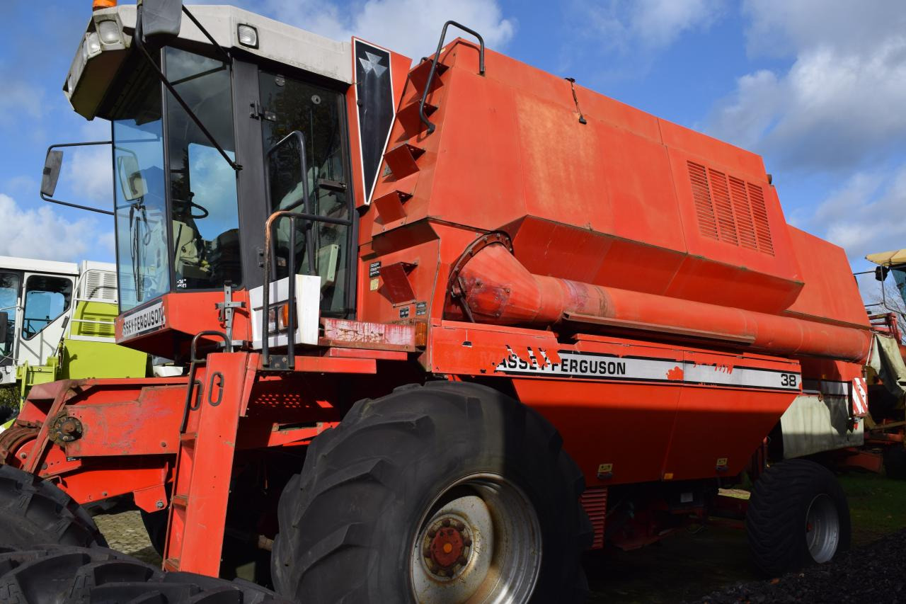 Massey Ferguson MF 38 - Mähdrescher: das Bild 2 Massey Ferguson MF 38 - Mähdrescher: das Bild 2