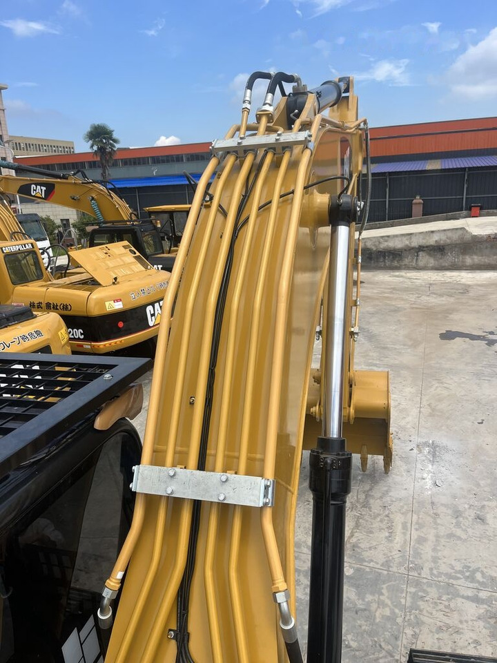 Caterpillar 323D2L - Kettenbagger: das Bild 1 Caterpillar 323D2L - Kettenbagger: das Bild 1