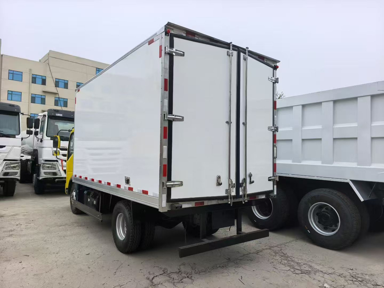 - Kühlkoffer LKW: das Bild 2 - Kühlkoffer LKW: das Bild 2