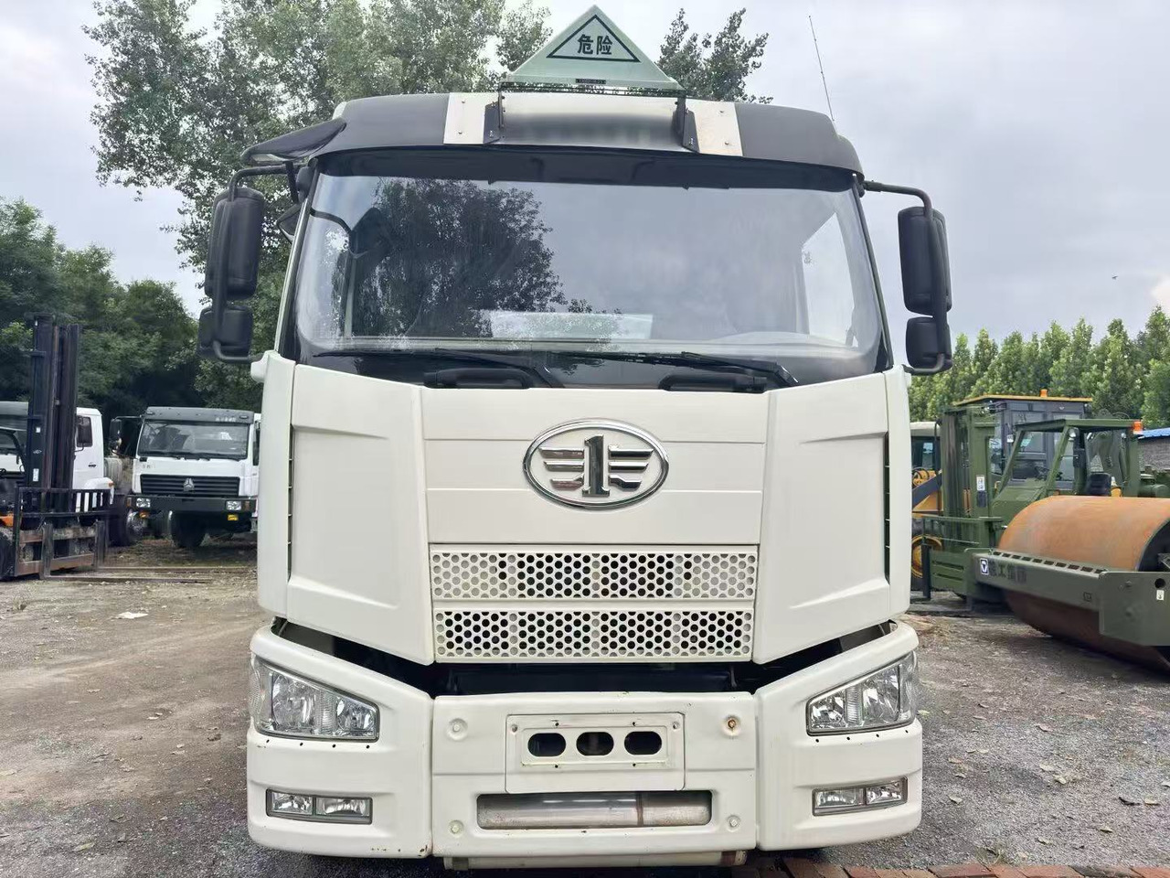 FAW tanker truck - Tankwagen: das Bild 5 FAW tanker truck - Tankwagen: das Bild 5