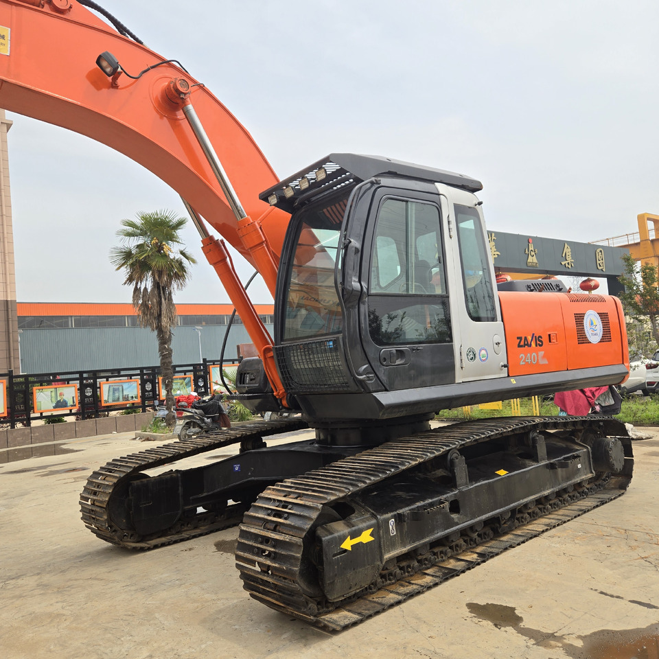 Hitachi ZX240 - Kettenbagger: das Bild 4 Hitachi ZX240 - Kettenbagger: das Bild 4