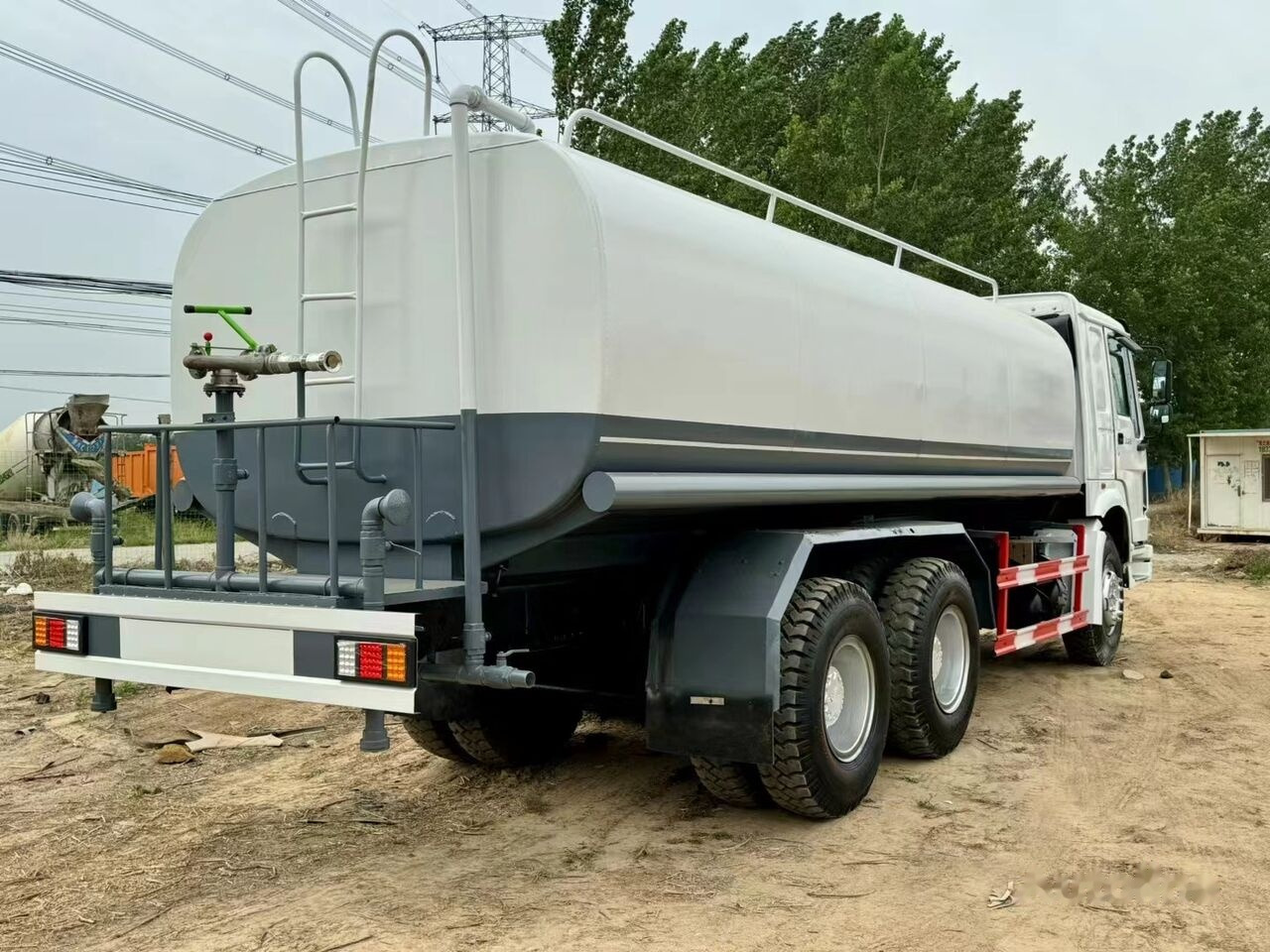 Sinotruk Howo 6*4 20cm³ - Kommunal-/ Sonderfahrzeug: das Bild 5 Sinotruk Howo 6*4 20cm³ - Kommunal-/ Sonderfahrzeug: das Bild 5