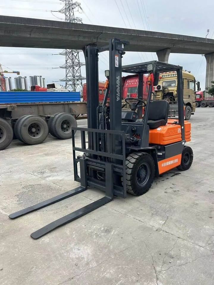 Toyota FD25 - Dieselstapler: das Bild 4 Toyota FD25 - Dieselstapler: das Bild 4