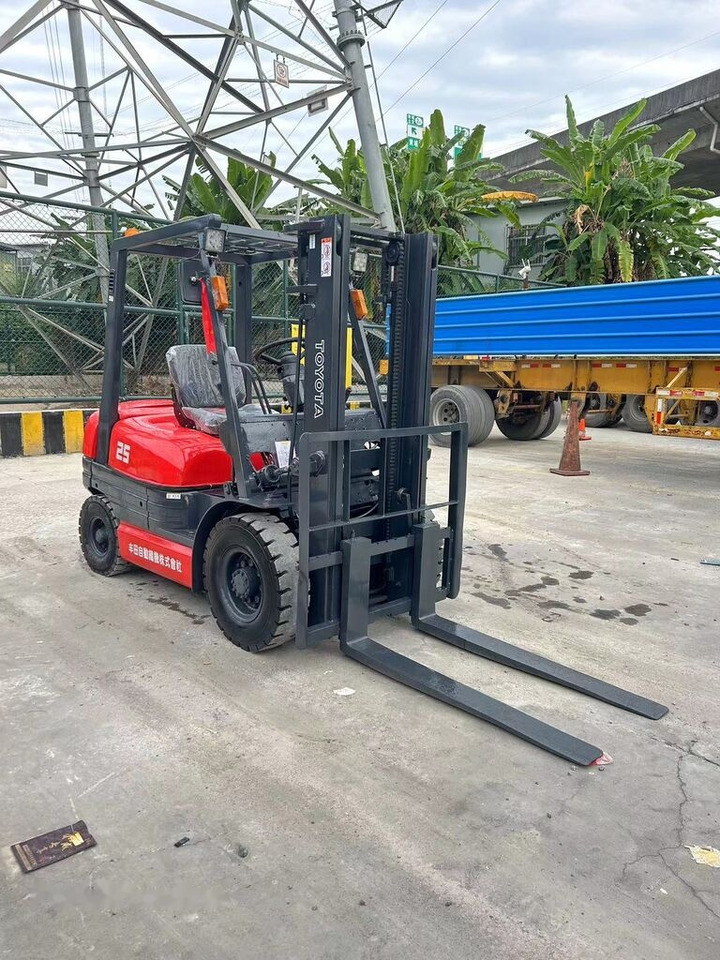 Toyota FD25 - Dieselstapler: das Bild 2 Toyota FD25 - Dieselstapler: das Bild 2