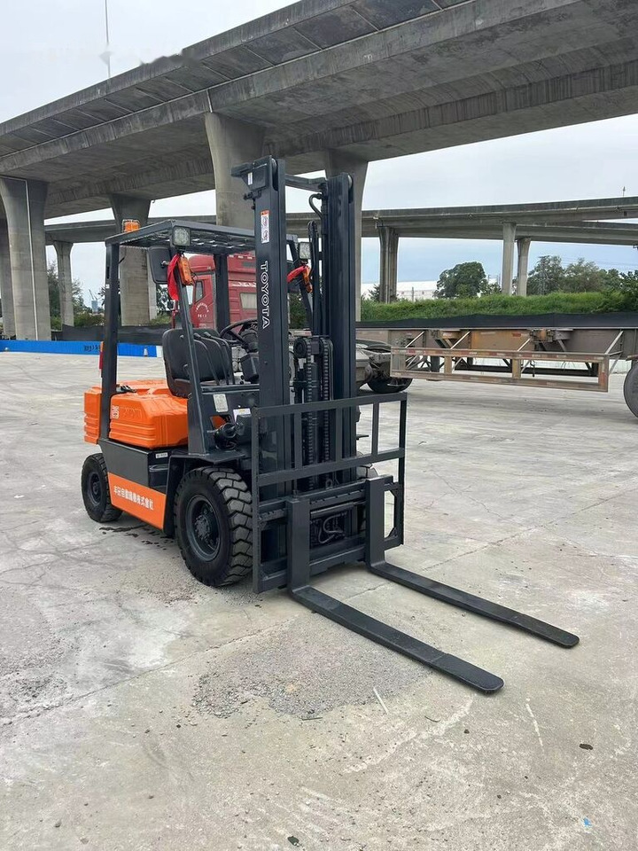 Toyota FD25 - Dieselstapler: das Bild 3 Toyota FD25 - Dieselstapler: das Bild 3