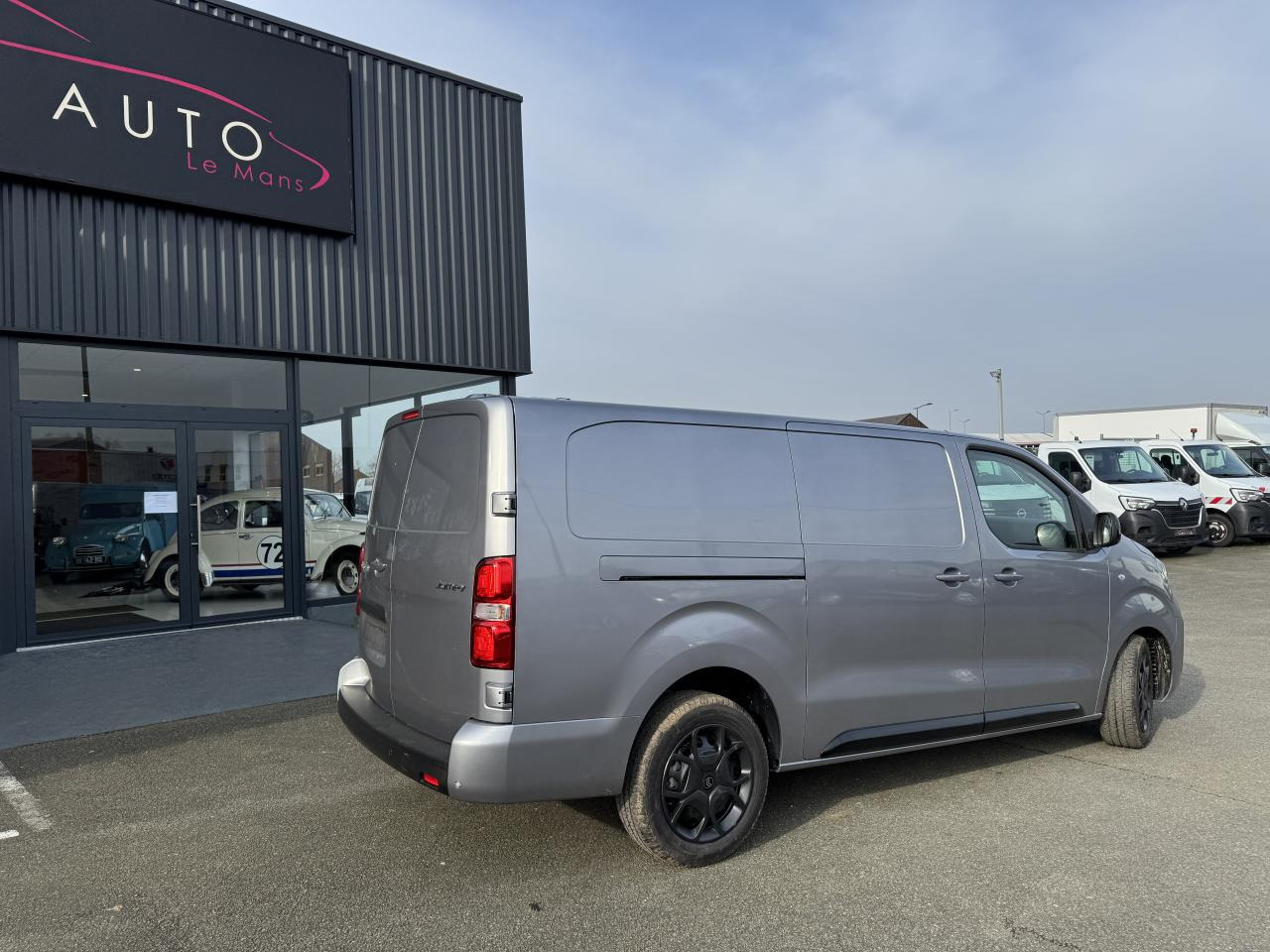 CITROEN Jumpy XL 2.0 BlueHDi - 180 S&S - BV EAT8 III FOURGON . PHASE 2 - Kastenwagen: das Bild 5 CITROEN Jumpy XL 2.0 BlueHDi - 180 S&S - BV EAT8 III FOURGON . PHASE 2 - Kastenwagen: das Bild 5