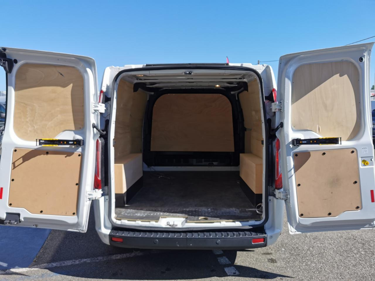 FORD Transit Custom 2.0 TDCi - 130 - BVA S&S TRANSIT CUSTOM FOURGON Fourgon 300 L1H1 Trend Business P - Kastenwagen: das Bild 3 FORD Transit Custom 2.0 TDCi - 130 - BVA S&S TRANSIT CUSTOM FOURGON Fourgon 300 L1H1 Trend Business P - Kastenwagen: das Bild 3
