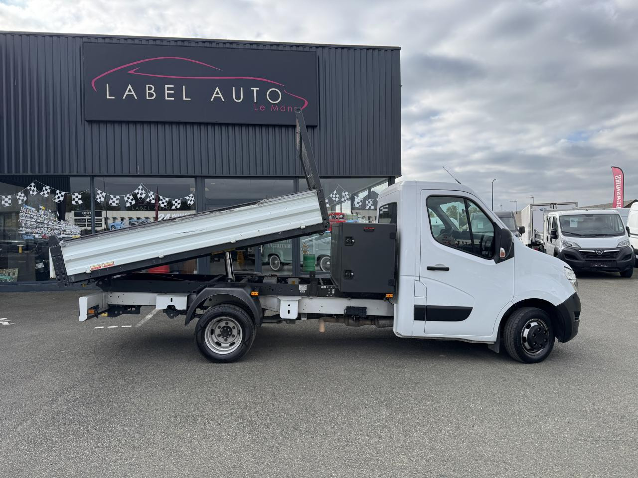 NISSAN Interstar Acenta 3.5t L3H1 2.3 dCi TT 165 - S/S II 2021 TRANSPORTS SPECIFIQUES Benne Scattolini + c - Kipper Transporter: das Bild 1 NISSAN Interstar Acenta 3.5t L3H1 2.3 dCi TT 165 - S/S II 2021 TRANSPORTS SPECIFIQUES Benne Scattolini + c - Kipper Transporter: das Bild 1