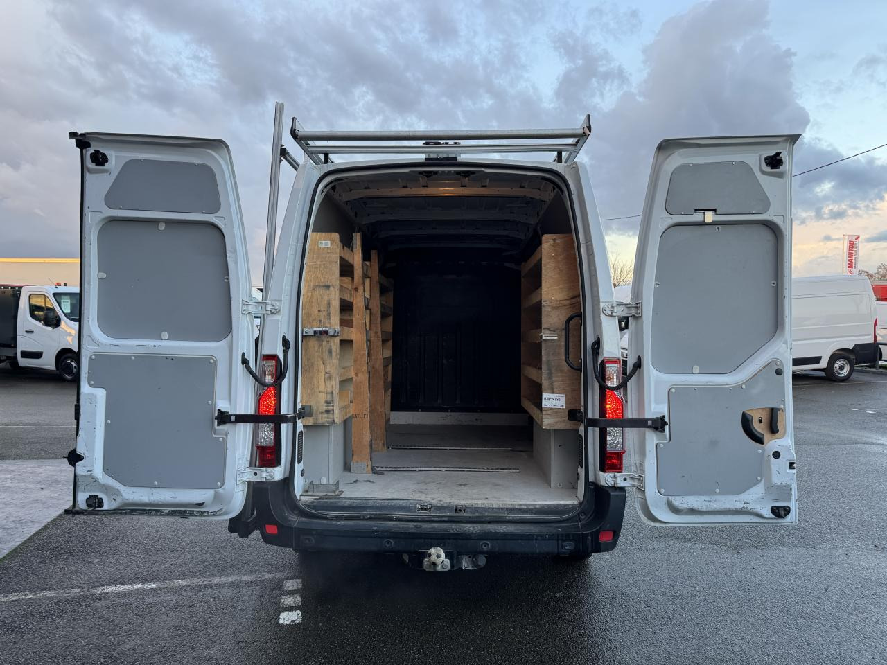 RENAULT Master Grand Confort F3300 L2H2 2.3 Blue dCi - 150 CH PORTE VERRE - Kastenwagen: das Bild 2 RENAULT Master Grand Confort F3300 L2H2 2.3 Blue dCi - 150 CH PORTE VERRE - Kastenwagen: das Bild 2