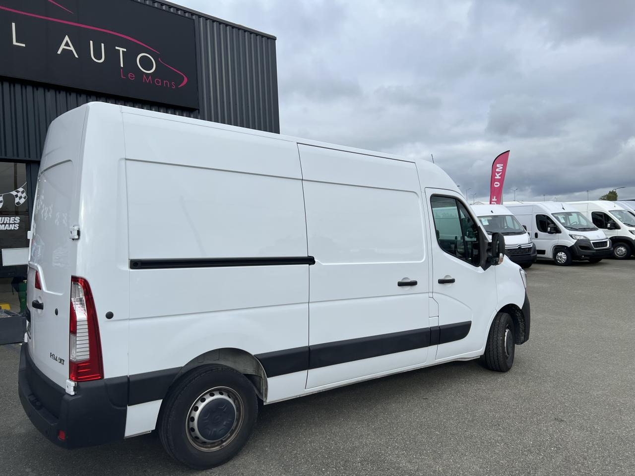RENAULT Master Grand Confort F3300 L2H2 2.3 dCi - 135 III FOURGON Fourgon L2H2 Traction PHASE 3 - Kastenwagen: das Bild 5 RENAULT Master Grand Confort F3300 L2H2 2.3 dCi - 135 III FOURGON Fourgon L2H2 Traction PHASE 3 - Kastenwagen: das Bild 5