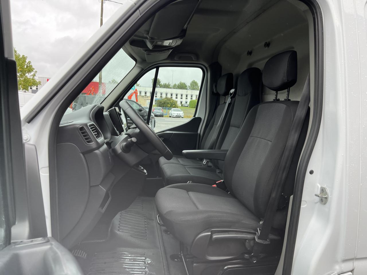 RENAULT Master Grand Confort F3300 L2H2 2.3 dCi - 135 III FOURGON Fourgon L2H2 Traction PHASE 3 - Kastenwagen: das Bild 5 RENAULT Master Grand Confort F3300 L2H2 2.3 dCi - 135 III FOURGON Fourgon L2H2 Traction PHASE 3 - Kastenwagen: das Bild 5