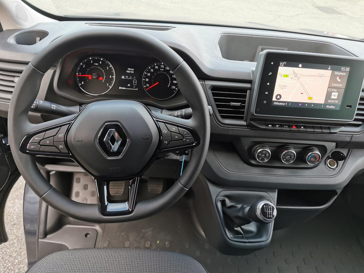 RENAULT Trafic L2 2.0 Energy dCi - 150 - S&S - BV EDC Euro 6e III COMBI Combi Intens L2H1 PHASE 3 - Personentransporter: das Bild 4 RENAULT Trafic L2 2.0 Energy dCi - 150 - S&S - BV EDC Euro 6e III COMBI Combi Intens L2H1 PHASE 3 - Personentransporter: das Bild 4