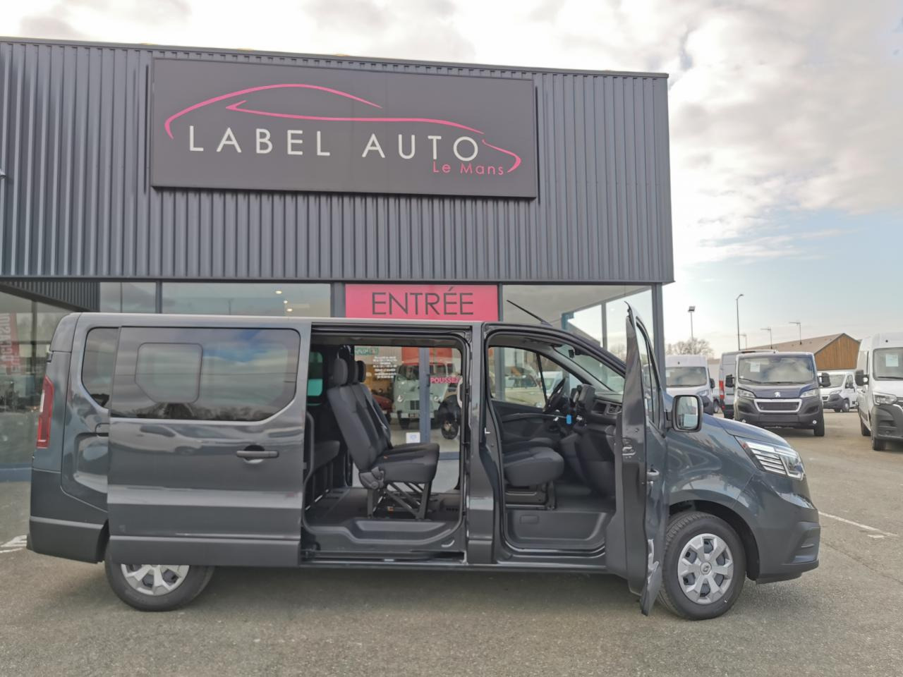 RENAULT Trafic L2 2.0 Energy dCi - 150 - S&S - BV EDC Euro 6e III COMBI Combi Intens L2H1 PHASE 3 - Personentransporter: das Bild 3 RENAULT Trafic L2 2.0 Energy dCi - 150 - S&S - BV EDC Euro 6e III COMBI Combi Intens L2H1 PHASE 3 - Personentransporter: das Bild 3