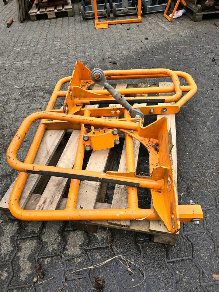 Mulag Seitenanfahrschutz Lampenbügel für Unimog U 300 400 500 UGE UGN 405/12 405/10 Böschungsmäher Böschungsmulcher MHU 800 ME 700 Stoßstange Lampenschutzbügel - Schneeräumfahrzeug: das Bild 4 Mulag Seitenanfahrschutz Lampenbügel für Unimog U 300 400 500 UGE UGN 405/12 405/10 Böschungsmäher Böschungsmulcher MHU 800 ME 700 Stoßstange Lampenschutzbügel - Schneeräumfahrzeug: das Bild 4