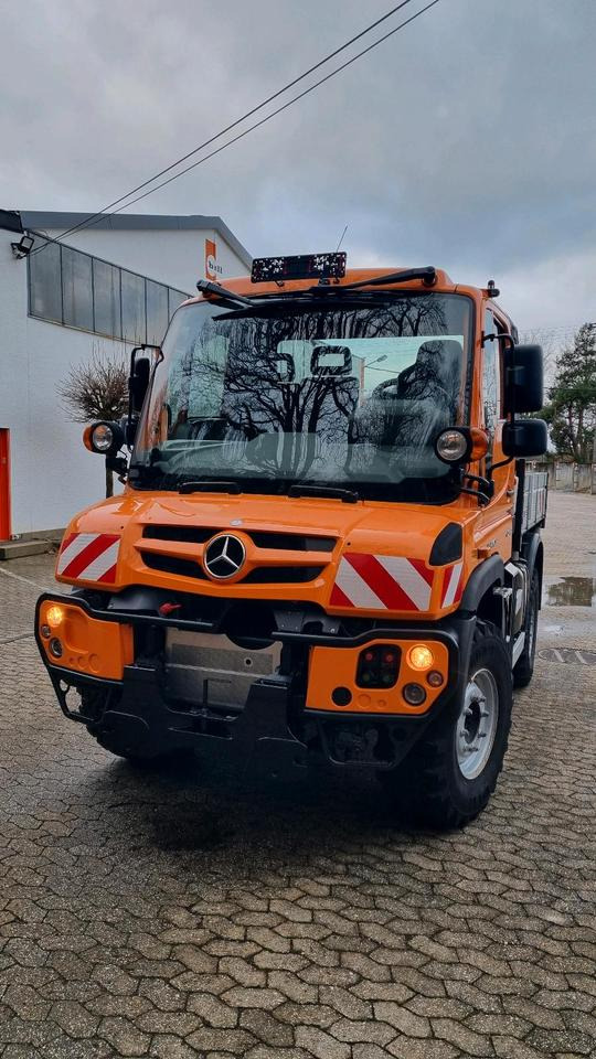 Zu vermieten Unimog 405 U318 423 429 430 Mercedes Benz 318 527 Vermietung - Schneeräumfahrzeug: das Bild 2 Zu vermieten Unimog 405 U318 423 429 430 Mercedes Benz 318 527 Vermietung - Schneeräumfahrzeug: das Bild 2