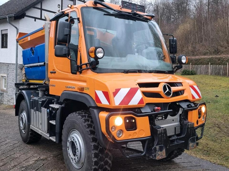 Zu vermieten Unimog 405 U423 Winterdienst Schmidt Salzstreuer 423 429 430 Mercedes Benz 318 527 Vermietung - Schneeräumfahrzeug: das Bild 1 Zu vermieten Unimog 405 U423 Winterdienst Schmidt Salzstreuer 423 429 430 Mercedes Benz 318 527 Vermietung - Schneeräumfahrzeug: das Bild 1