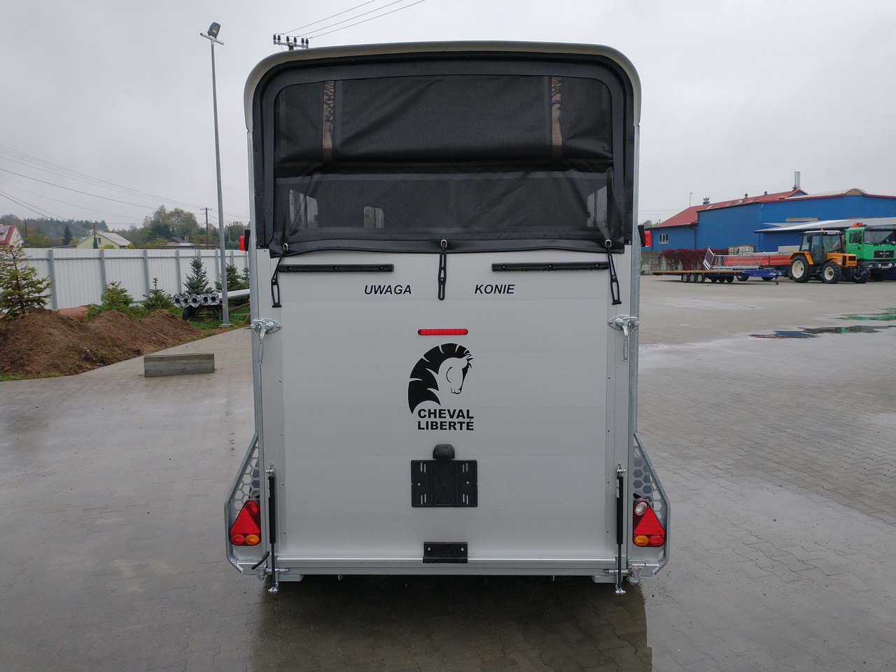 Cheval Liberté Touring Country + Siodlarnia, Debon - Pferdeanhänger: das Bild 4 Cheval Liberté Touring Country + Siodlarnia, Debon - Pferdeanhänger: das Bild 4