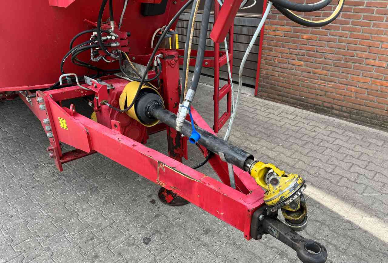 BVL V-Mix 24-2S Voermengwagen voermachines - Futtermischwagen: das Bild 5 BVL V-Mix 24-2S Voermengwagen voermachines - Futtermischwagen: das Bild 5