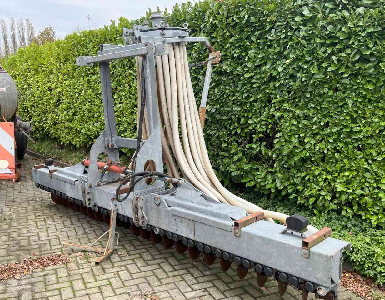 Jako ZBM 480 Zodebemester graslandbemester injecteur mestverwerking - Gülleinjektor: das Bild 1 Jako ZBM 480 Zodebemester graslandbemester injecteur mestverwerking - Gülleinjektor: das Bild 1