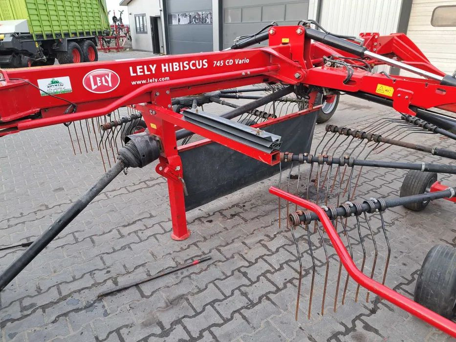 Lely hibiscus 745 CD Vario - Heuwender/ Wenderechen: das Bild 4 Lely hibiscus 745 CD Vario - Heuwender/ Wenderechen: das Bild 4