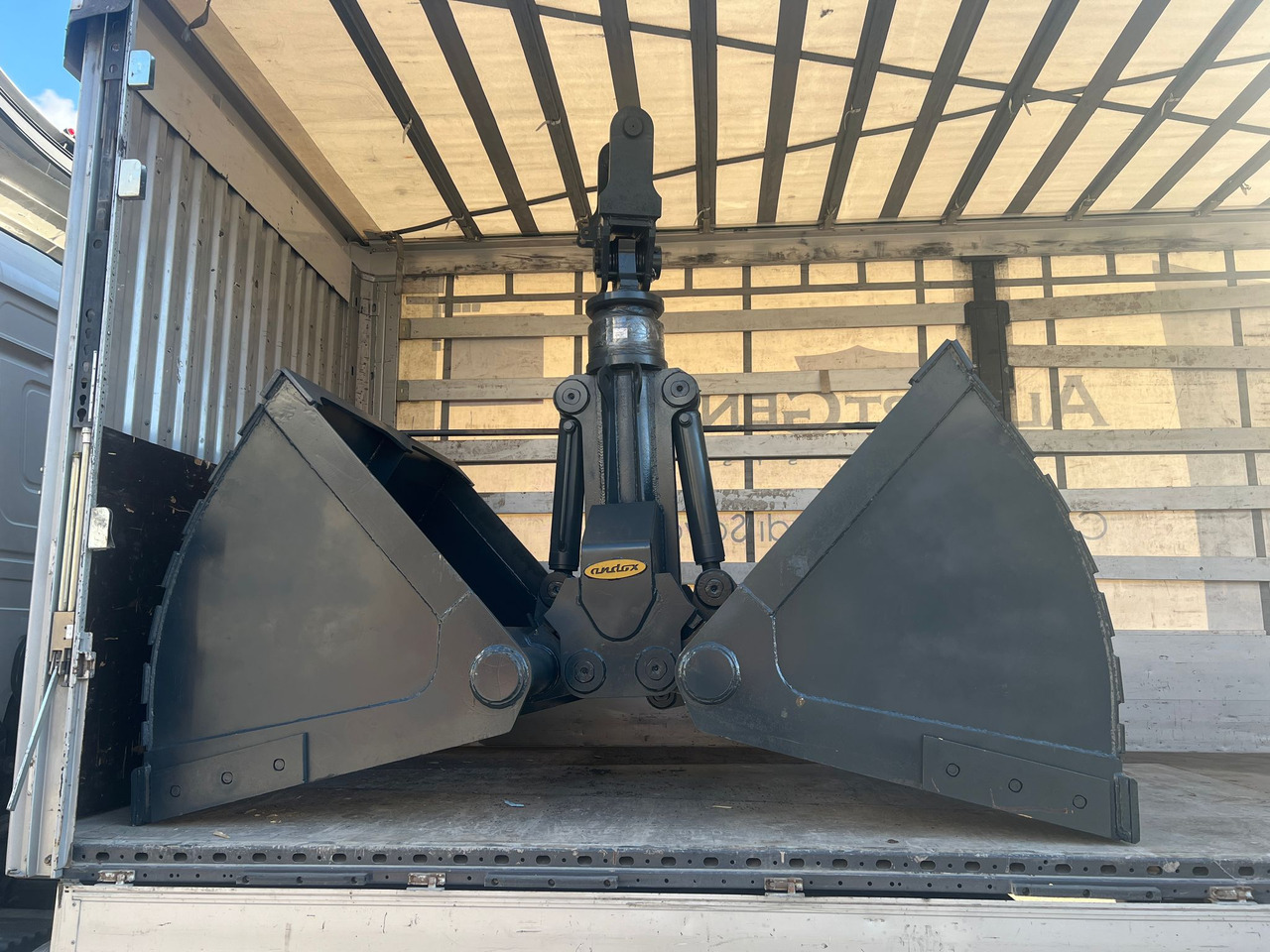 Andox Clamshell - Zweischalengreifer für Baumaschine: das Bild 1 Andox Clamshell - Zweischalengreifer für Baumaschine: das Bild 1