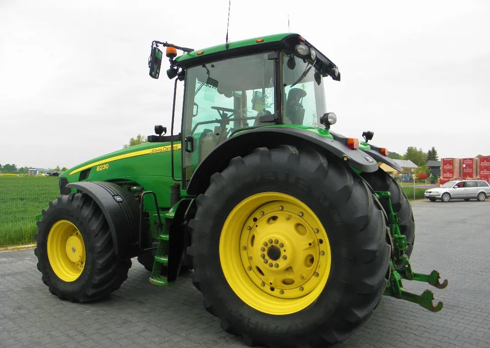 John Deere 8230 POWERSHIFT , Amortyzowna przednia os, Nie Malowany , Stan Bardzo Dobry - Traktor: das Bild 4 John Deere 8230 POWERSHIFT , Amortyzowna przednia os, Nie Malowany , Stan Bardzo Dobry - Traktor: das Bild 4
