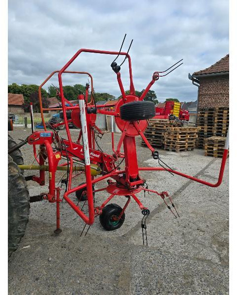 KVERNELAND 8046 - Heuwender/ Wenderechen: das Bild 1 KVERNELAND 8046 - Heuwender/ Wenderechen: das Bild 1