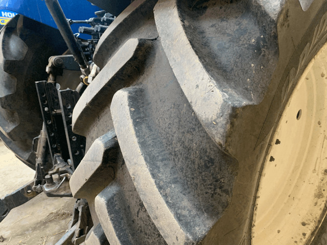 NEW-HOLLAND T7.215S - Traktor: das Bild 3 NEW-HOLLAND T7.215S - Traktor: das Bild 3