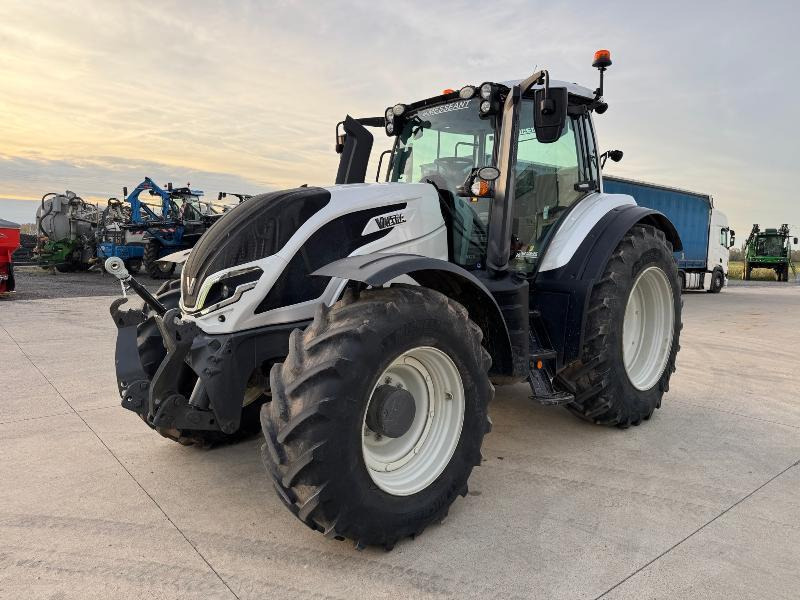 VALTRA T175 - Traktor: das Bild 1 VALTRA T175 - Traktor: das Bild 1