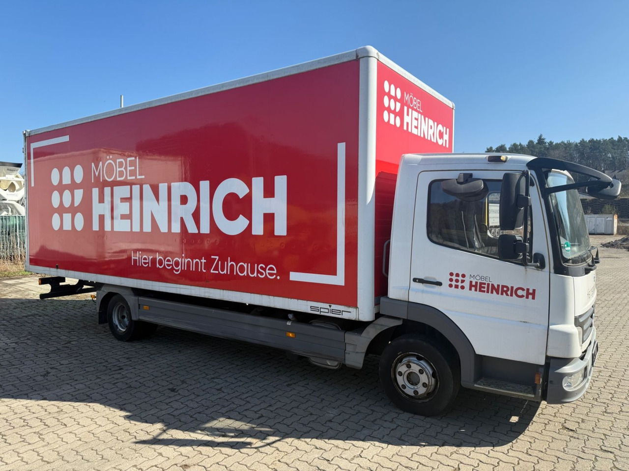 Mercedes-Benz 815 - Koffer LKW: das Bild 3 Mercedes-Benz 815 - Koffer LKW: das Bild 3