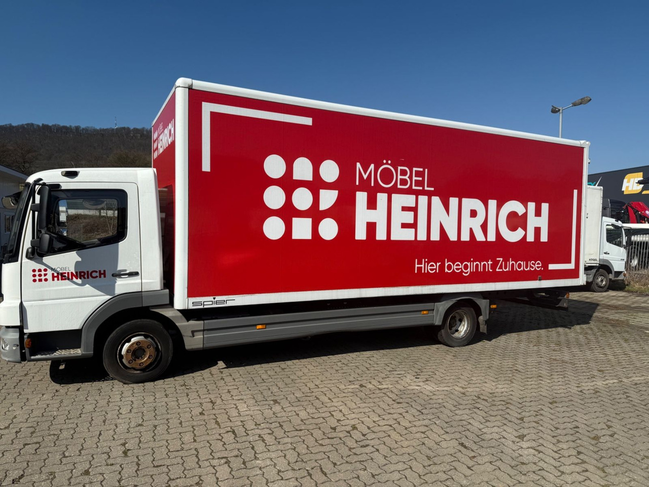 Mercedes-Benz 815 - Koffer LKW: das Bild 2 Mercedes-Benz 815 - Koffer LKW: das Bild 2