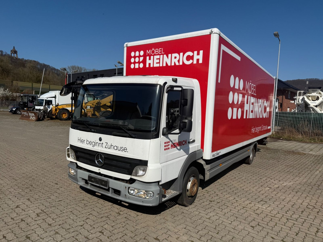 Mercedes-Benz 815 - Koffer LKW: das Bild 1 Mercedes-Benz 815 - Koffer LKW: das Bild 1