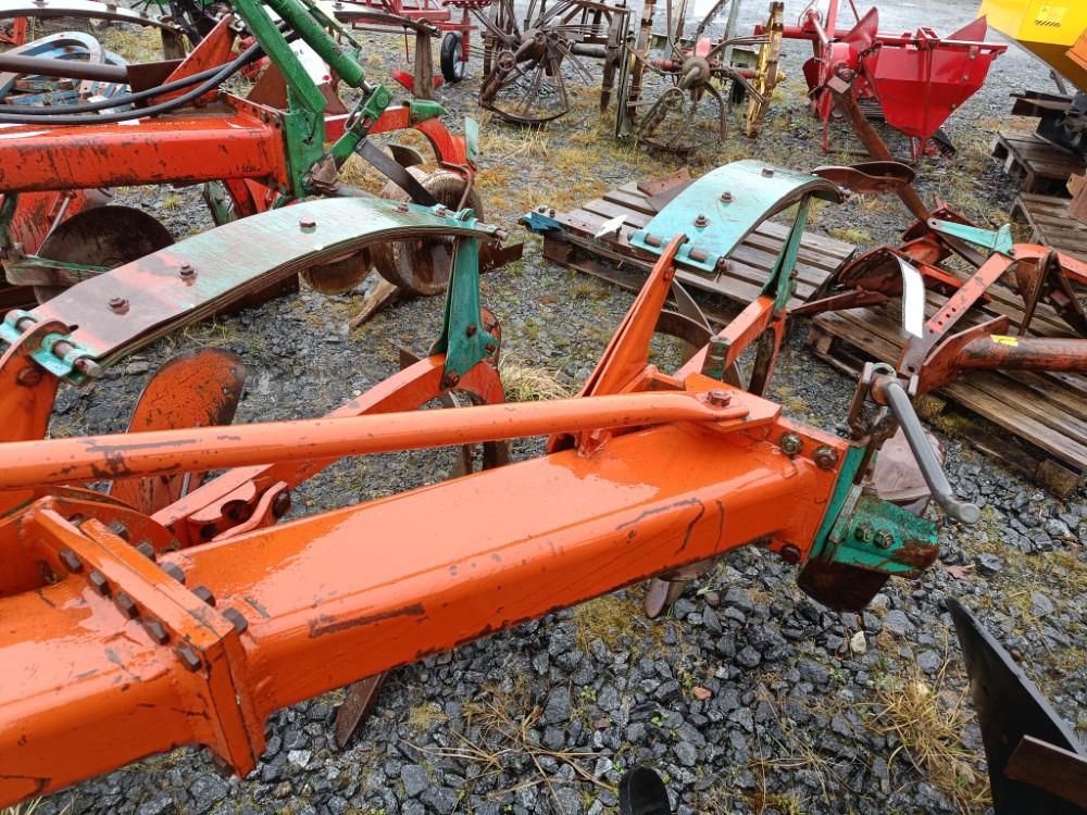 Kverneland A8 sarkia-auran lisäsiipi 16 tuumaa täydellinen - Pflug: das Bild 1 Kverneland A8 sarkia-auran lisäsiipi 16 tuumaa täydellinen - Pflug: das Bild 1