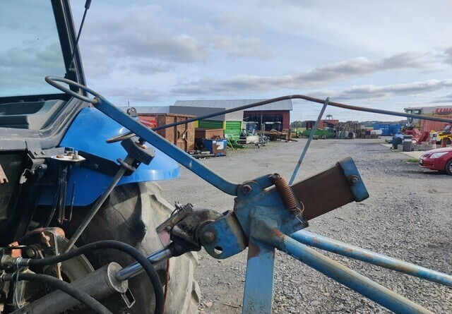 Maansiirtokauha 120cm traktoriin - VIDEO - Schaufel für Traktor: das Bild 3 Maansiirtokauha 120cm traktoriin - VIDEO - Schaufel für Traktor: das Bild 3