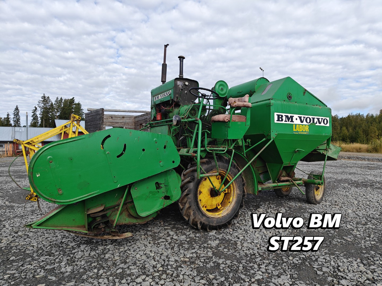 Volvo BM ST257 leikkuupuimuri työleveys 190cm, vaikka koeruutupuimuriksi, katso video! - Mähdrescher: das Bild 1 Volvo BM ST257 leikkuupuimuri työleveys 190cm, vaikka koeruutupuimuriksi, katso video! - Mähdrescher: das Bild 1