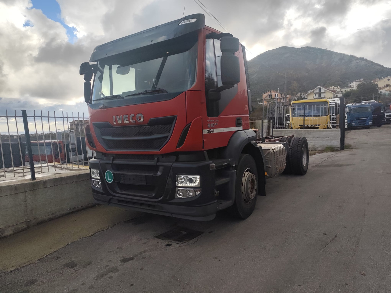 IVECO STRALIS 190S31 - Fahrgestell LKW: das Bild 1 IVECO STRALIS 190S31 - Fahrgestell LKW: das Bild 1