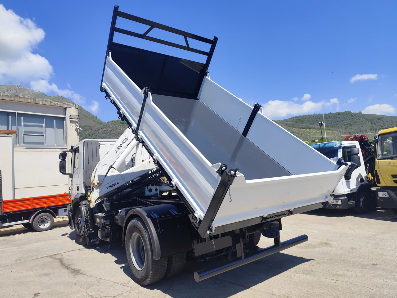 IVECO STRALIS CUBE 190S33 - Autokran, Kipper: das Bild 4 IVECO STRALIS CUBE 190S33 - Autokran, Kipper: das Bild 4