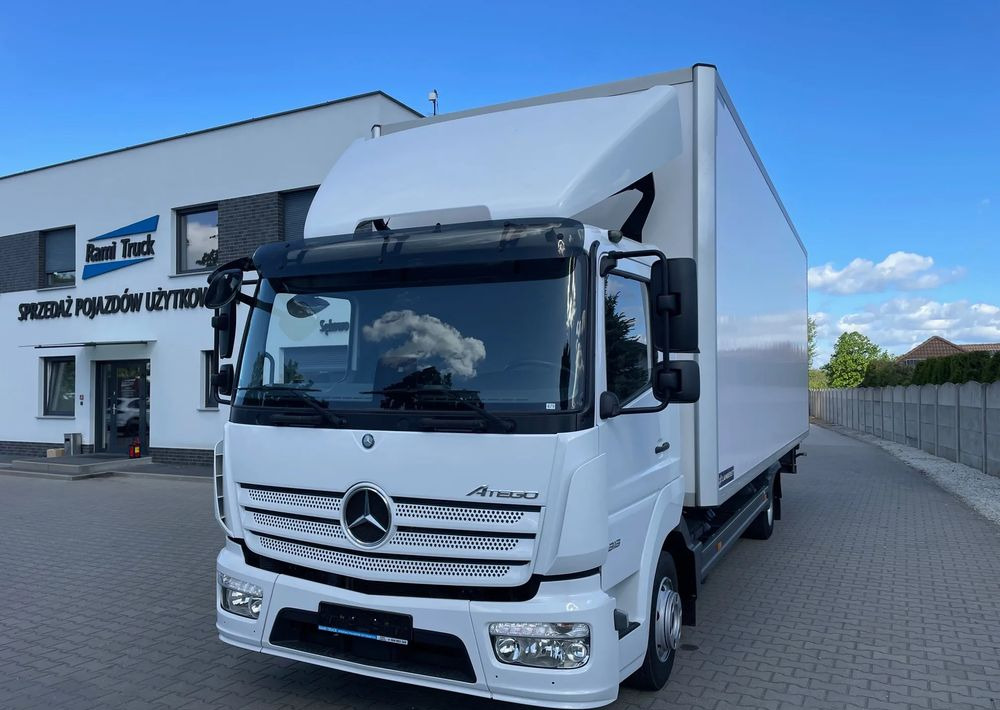 Mercedes-Benz ATEGO 818, IZOTERMA OGRZEWANA! - Koffer LKW: das Bild 1 Mercedes-Benz ATEGO 818, IZOTERMA OGRZEWANA! - Koffer LKW: das Bild 1