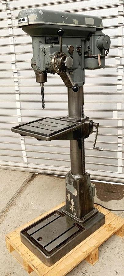 Säulenbohrmaschine IXION - Standbohrmaschine: das Bild 1 Säulenbohrmaschine IXION - Standbohrmaschine: das Bild 1
