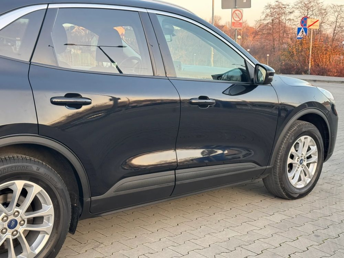 SUV/ Geländewagen Ford Kuga Ford 2.0 EcoBlue AWD Titanium X Kamery: das Bild 12 SUV/ Geländewagen Ford Kuga Ford 2.0 EcoBlue AWD Titanium X Kamery: das Bild 12